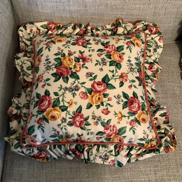 Longaberger Garden Splendor Pillows. Set of 2 - Picture 2 of 16